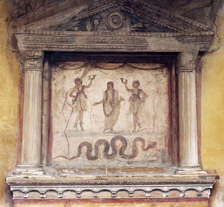 Larario della Casa dei Vettii, Pompei (WikimediaCommons)