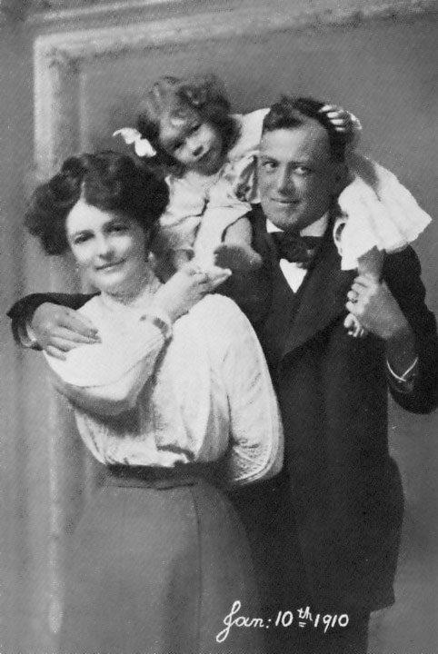 Rose Edith Kelly con Aleister Crowley e la figlia Lola